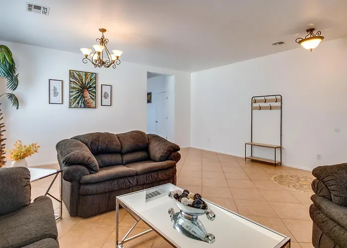Pets Welcome! Family Gem W/ Yard & Patio Holiday home